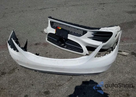 2020 Mercedes-Benz C 300 z USA, uszkodzony, nr VIN W1KWF8DB5LR573565